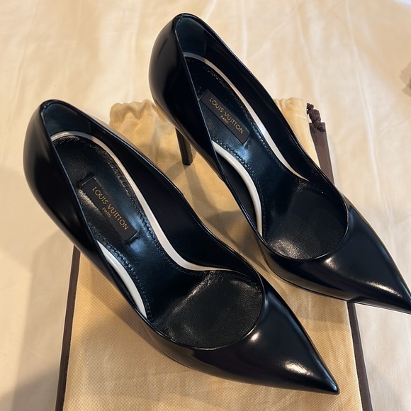 Louis Vuitton!!! Lightly used - Picture 2 of 3